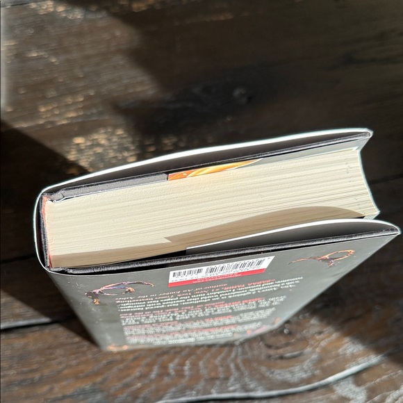 Crowntide by Alex Aster (lightlark series) - Picture 6 of 6